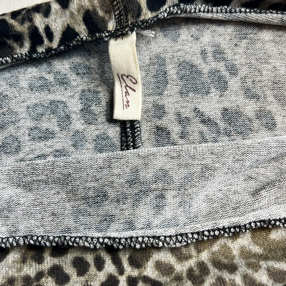 Elan Dolan sleeve fitted waist, Boat neck animal print top - Picture 7 of 11